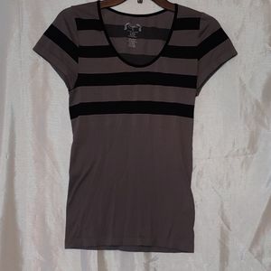 Short sleeve tee